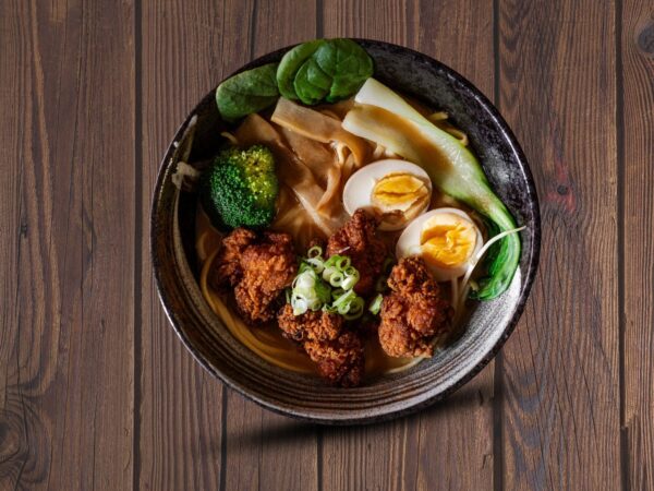 25. Karaage Ramen m. Kylling og Æg