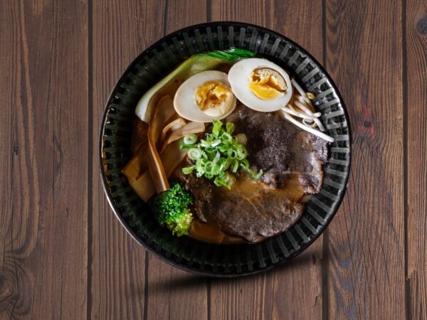 21. Tonkotsu Ramen med Oksekød og Æg